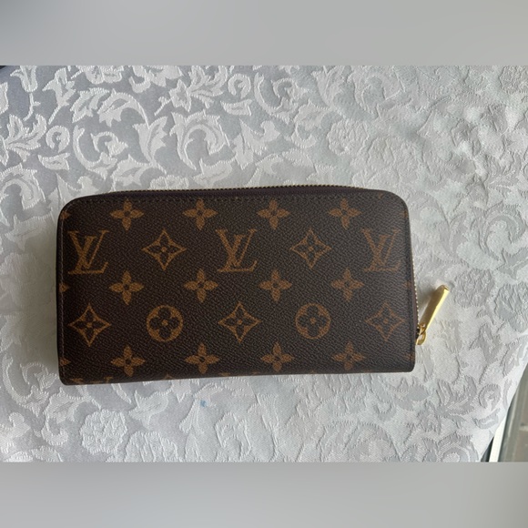 Louis Vuitton zippy wallet - Picture 1 of 3